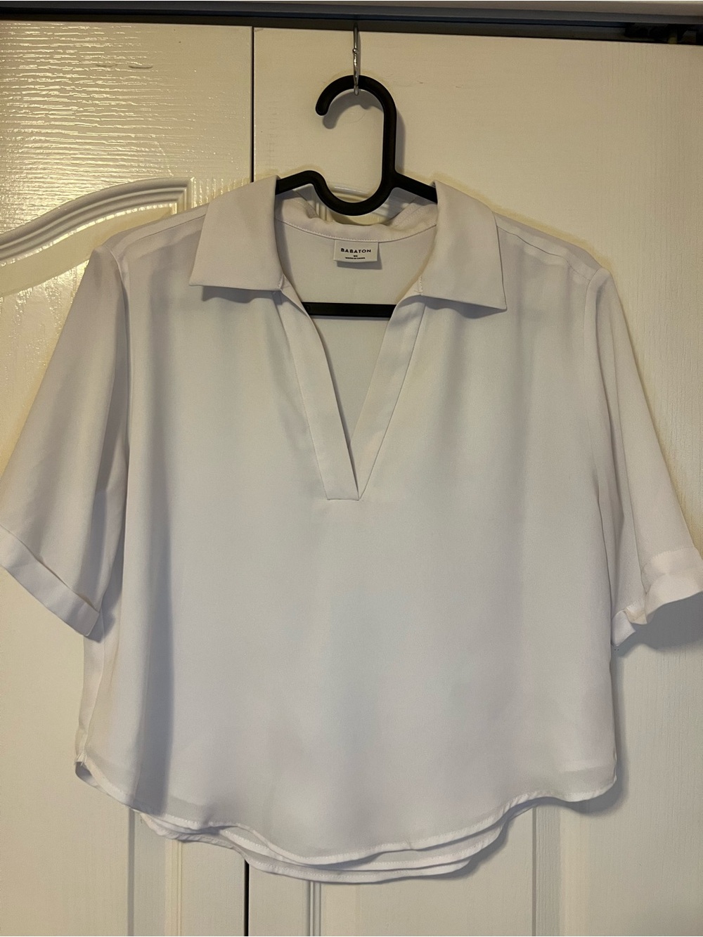 Aritzia Babaton White Collared V-Neck Short Sleeve Blouse Size XS